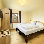 Relax Hotel 4*